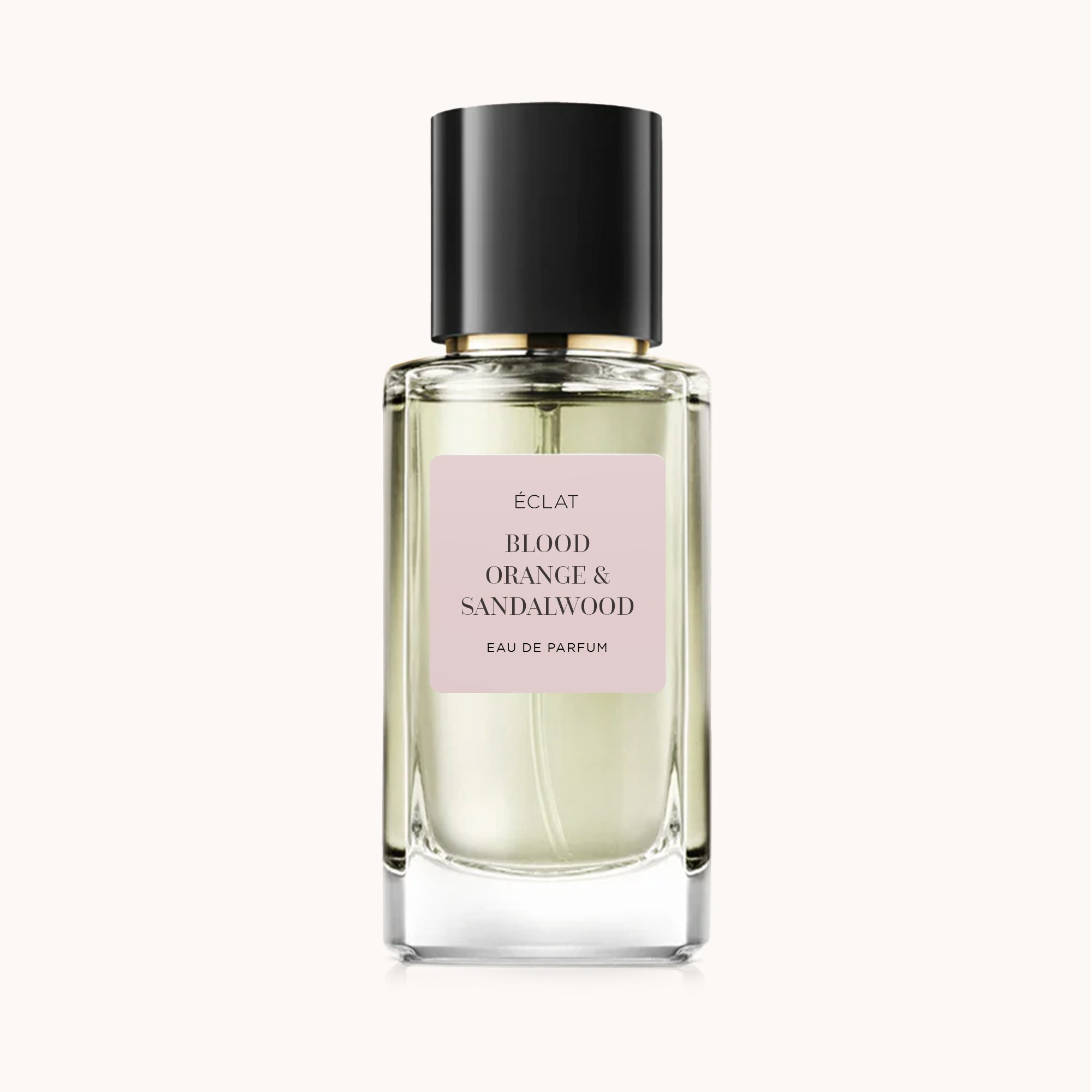 ÉCLAT Blood Orange & Sandalwood parfymflaska med rektangulär etikett och svart kork.