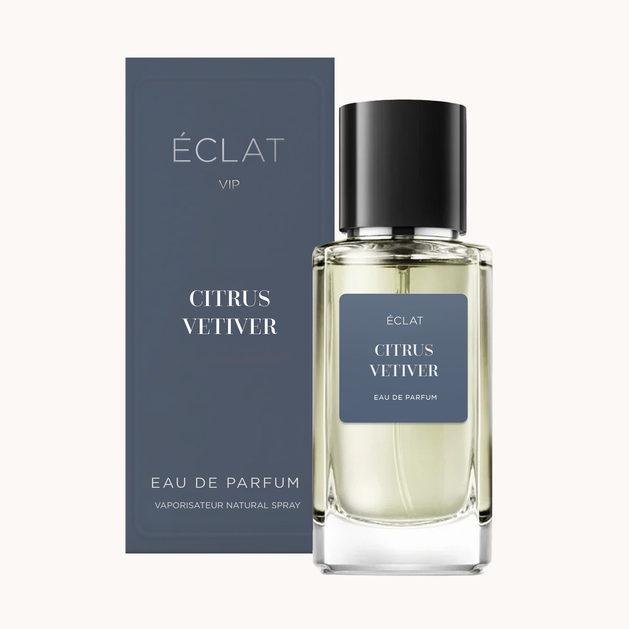 Fragrância ÉCLAT Citrus Vetiver em frasco de vidro facetado transparente com tampa preta elegante, acompanhado de embalagem azul escura.