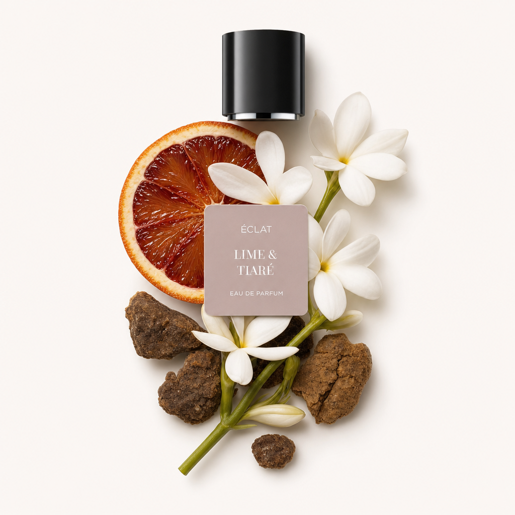 Une composition de lime, fleurs de tiaré et notes terreuses, surmontée d'un capuchon noir ÉCLAT Lime & Tiaré.