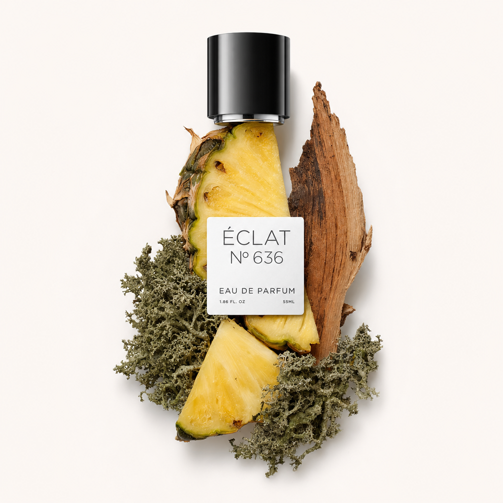 An arrangement of fresh pineapple slices, oak moss, and oak bark surrounds the original black cap with ÉCLAT label.